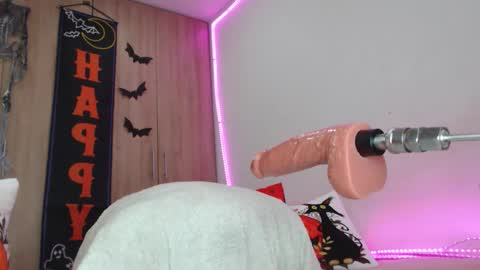 Snapshot of emma_glutton chatting on October 16, 3:11 pm Emma Glutton online show from October 16, 3:11 pm