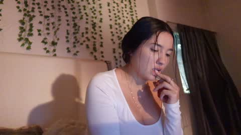 Snapshot of emma_johnson_ chatting on October 22, 2:48 am emma_johnson_ online show from October 22, 2:48 am
