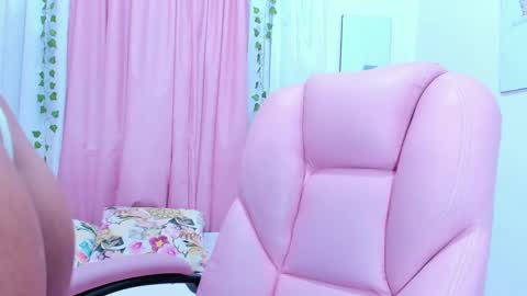 Emma online show from March 4, 7:32 pm