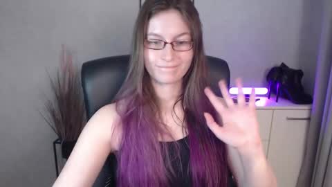 emma online show from December 5, 7:29 am