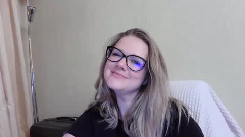 Snapshot of emma_misty_ chatting on September 23, 4:34 pm emma_misty_ online show from September 23, 4:34 pm