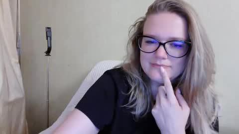 Snapshot of emma_misty_ chatting on September 29, 4:50 pm emma_misty_ online show from September 29, 4:50 pm