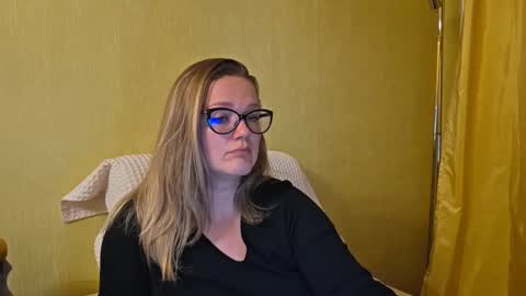 Snapshot of emma_misty_ chatting on October 6, 3:52 pm emma_misty_ online show from October 6, 3:52 pm
