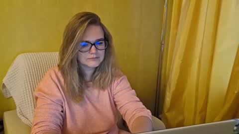 Snapshot of emma_misty_ chatting on October 13, 2:08 pm emma_misty_ online show from October 13, 2:08 pm