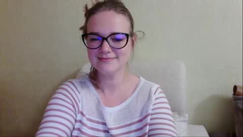 Snapshot of emma_misty_ chatting on October 16, 5:45 pm emma_misty_ online show from October 16, 5:45 pm