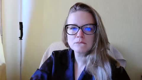 Snapshot of emma_misty_ chatting on October 1, 7:29 am emma_misty_ online show from October 1, 7:29 am