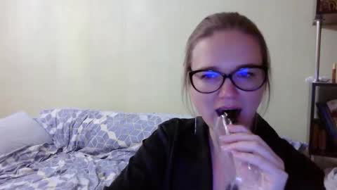 Snapshot of emma_misty_ chatting on October 22, 4:19 pm emma_misty_ online show from October 22, 4:19 pm