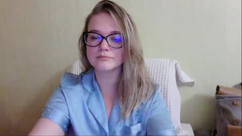 Snapshot of emma_misty_ chatting on October 17, 5:50 pm emma_misty_ online show from October 17, 5:50 pm