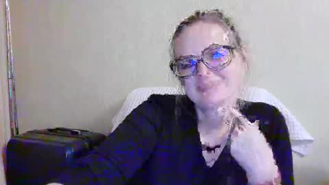 Snapshot of emma_misty_ chatting on September 25, 6:15 pm emma_misty_ online show from September 25, 6:15 pm
