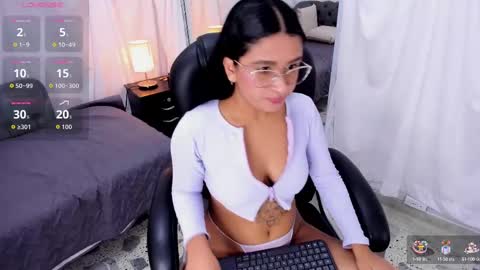 Snapshot of emma_morrison chatting on October 2, 2:21 am emma_morrison online show from October 2, 2:21 am