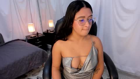 Snapshot of emma_morrison chatting on October 18, 3:11 am emma_morrison online show from October 18, 3:11 am