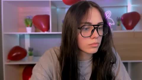 emma_swee online show from February 12, 12:31 pm