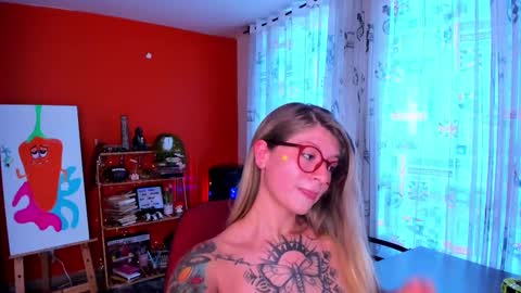 Snapshot of emmaa_hostt chatting on February 17, 12:16 pm Ema .l. online show from February 17, 12:16 pm