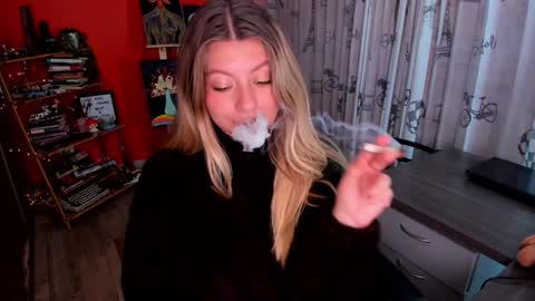 Snapshot of emmaa_hostt chatting on January 7, 3:46 am Ema .l. online show from January 7, 3:46 am