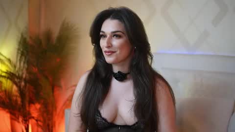  Emma  online show from April 14, 7:50 pm