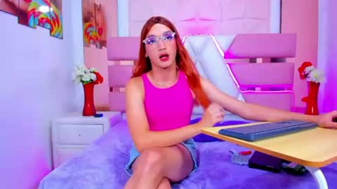 Emma Hilton online show from June 22, 11:01 pm