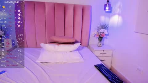 emmajewel_ online show from February 6, 10:25 am