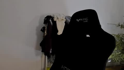 Emma online show from January 10, 6:49 pm