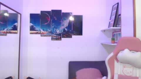 Snapshot of emmamyers_ chatting on February 1, 2:05 am Emma  online show from February 1, 2:05 am