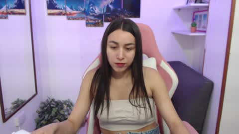 Snapshot of emmamyers_ chatting on January 29, 10:53 pm Emma  online show from January 29, 10:53 pm