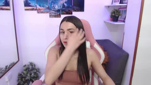 Snapshot of emmamyers_ chatting on March 7, 11:27 pm Emma  online show from March 7, 11:27 pm