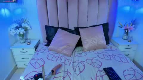 emmarogerss_ online show from July 15, 4:51 am