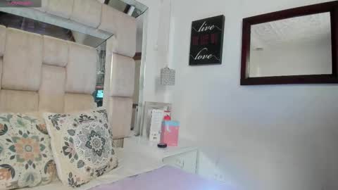 Emma online show from December 17, 2:51 am