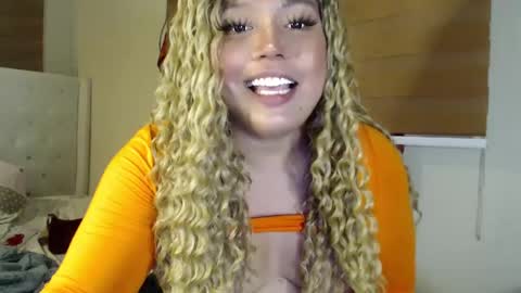 Snapshot of emmawatsoons chatting on December 16, 4:27 pm YourDreamGirl Emma online show from December 16, 4:27 pm