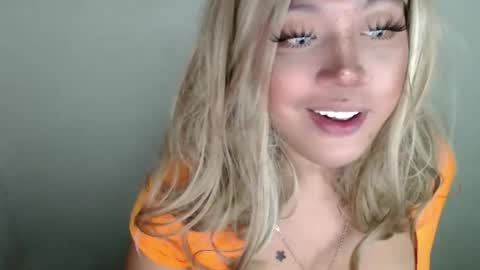 Snapshot of emmawatsoons chatting on September 23, 4:23 pm YourDreamGirl Emma online show from September 23, 4:23 pm