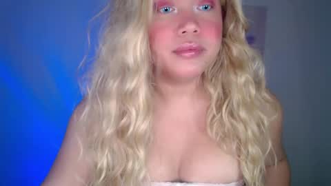 Snapshot of emmawatsoons chatting on January 29, 8:25 pm YourDreamGirl Emma online show from January 29, 8:25 pm