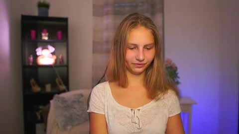 Emmie online show from November 16, 2:41 pm