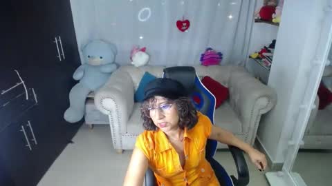 Emmily online show from March 11, 2:21 am