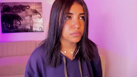 Emmy Heart online show from March 1, 3:33 am