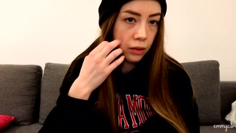 Em online show from March 24, 6:14 pm