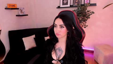 Emmy Evans  online show from November 10, 8:00 pm