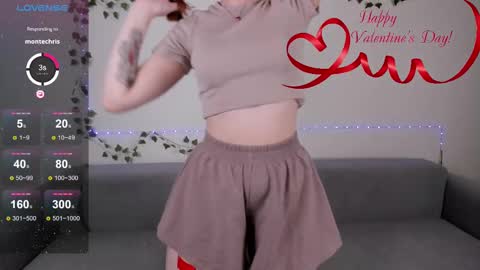 Snapshot of emmyflower chatting on February 13, 5:33 pm emmyflower online show from February 13, 5:33 pm