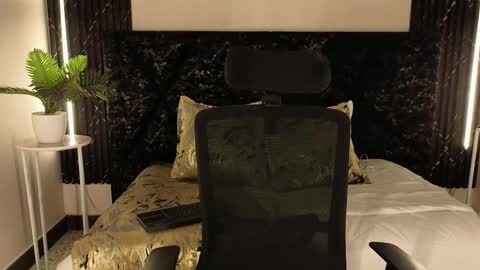 Emy online show from November 24, 10:52 pm