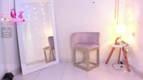 EMYLY  online show from November 18, 8:34 pm