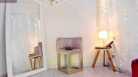 EMYLY  online show from November 25, 8:29 pm