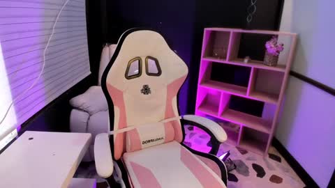 Emy Silver online show from December 4, 3:59 pm