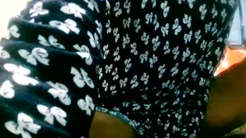 CHUN LY online show from November 9, 10:45 pm