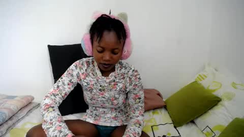 Vee online show from June 12, 11:09 am