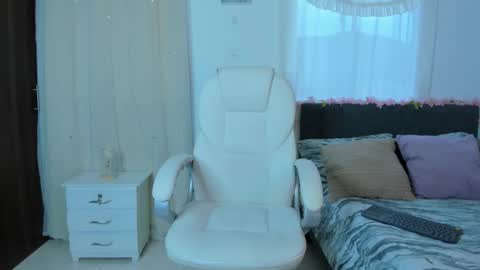 juliana  online show from December 4, 10:31 pm