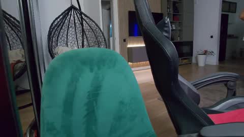 Erik online show from April 17, 9:50 pm