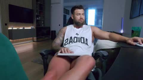 Erik online show from June 9, 5:56 pm
