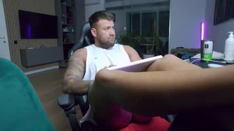 Erik online show from November 28, 9:33 pm