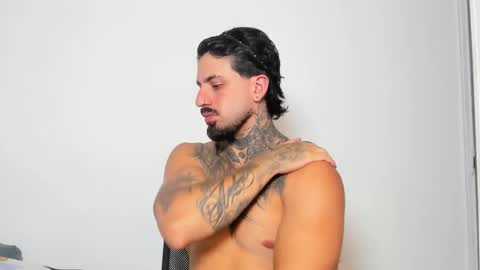 Enzo Aren online show from December 18, 11:00 pm