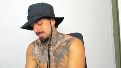 Enzo Aren online show from October 24, 1:17 am