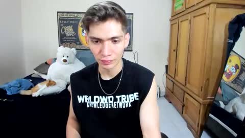 erick_de_rossee online show from April 22, 7:32 pm