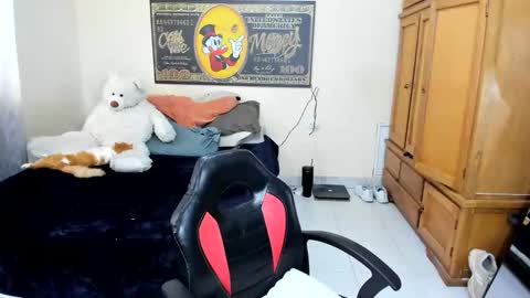 erick_de_rossee online show from April 29, 6:46 pm